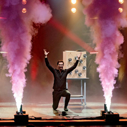 Zauberkünstler Maxim Maurice - powered by Bscout® - Faire Suchmaschine & Netzwerk!